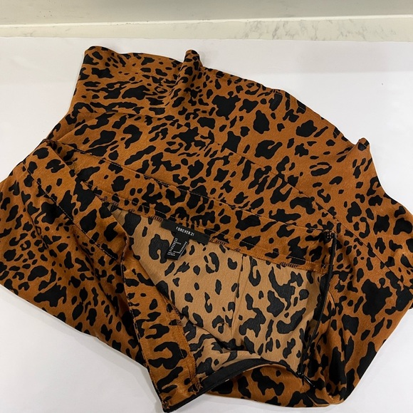 Forever 21 Cheetah skirt size M semi new - Picture 5 of 7